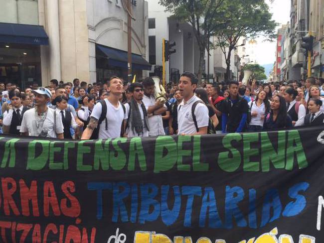 Los estudiantes y docentes del Sena piden que arreglen las infraestructuras - Oficial Caracol Radio.