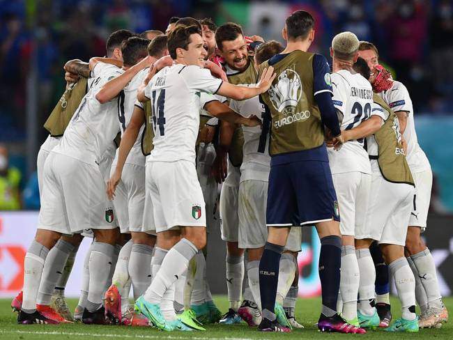 Los jugadores de Italia festejan la victoria ante Turquía.