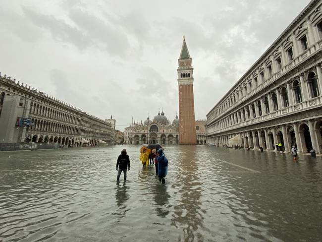 ¡Siguen las inundaciones! Plaza de San Marcos en Venecia es cerrada