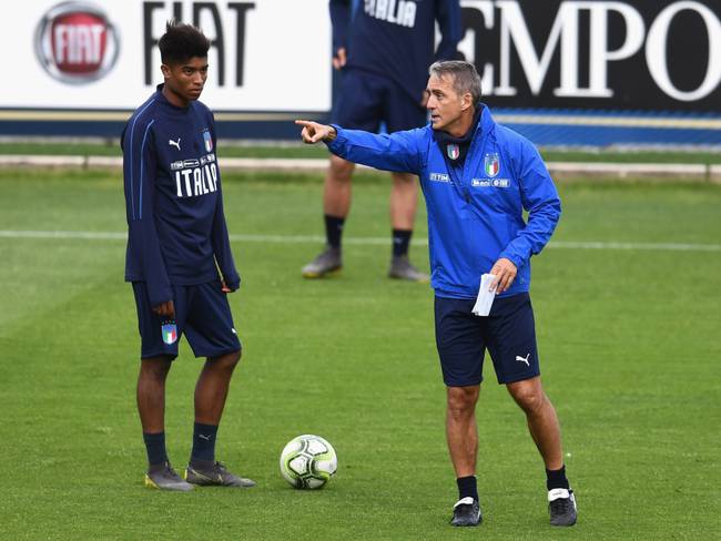 Roberto Mancini elogia a Eddie Salcedo en la Selección italiana