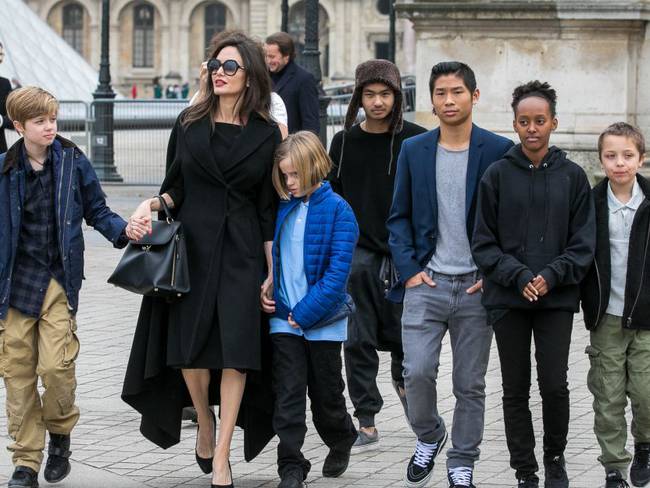 Angelina Jolie e hijos.