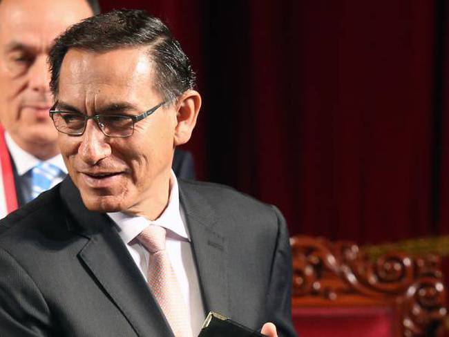 Martín Vizcarra llegó a Perú para asumir la presidencia