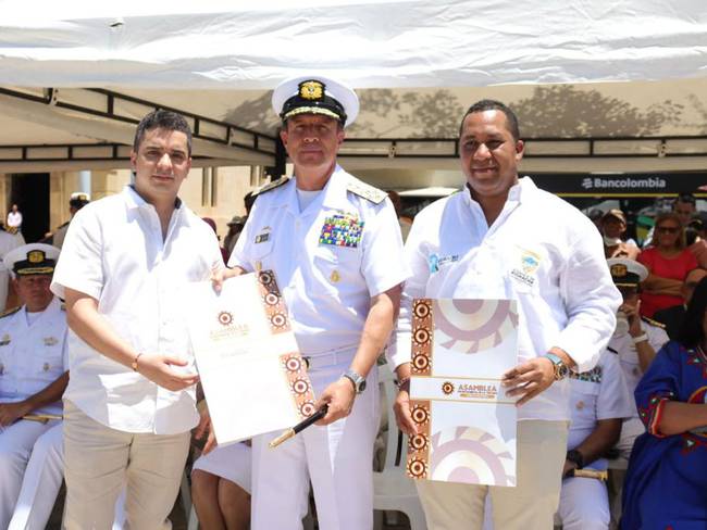 En la foto: comandante de la Armada Nacional, almirante Francisco Cubides (centro), en el inicio del Bicentenario Naval en Riohacha, Guajira.