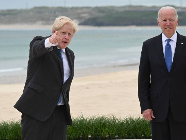 Boris Johnson y Joe Biden en el inicio de la cumbre 