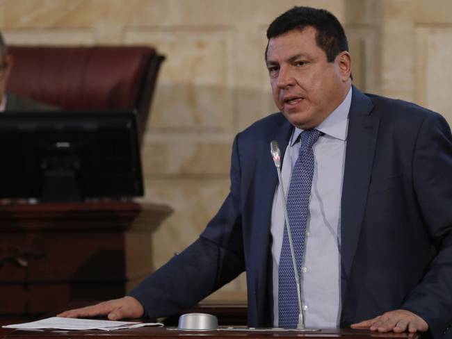 Senador Miguel Ángel Pinto denunciará penalmente por calumnia a Ingrid Betancourt