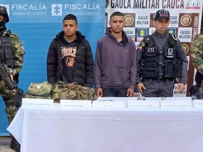 Con uniformes del Ejército, hermanos asaltaban vehículos entre Cauca y Huila