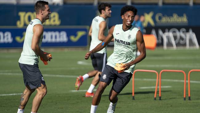 Johan Mojica realiza su primer entrenamiento con el Villarreal.