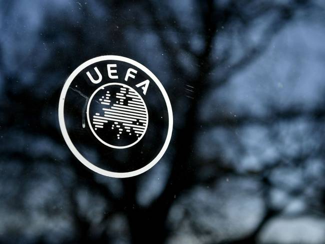 UEFA aplaza finales de la Champions y Europa League de manera indefinida