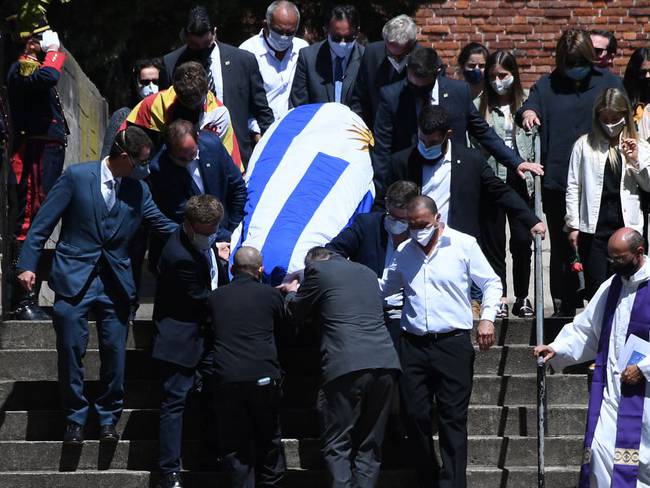 En ceremonia íntima fue sepultado el expresidente uruguayo Tabaré Vázquez
