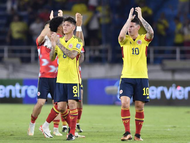 BARRANQUILLA, COLOMBIA - SEPTEMBER 07: Jorge Carrascal and James Rodriguez of Colombia acknowledge the fans after a FIFA World Cup 2026 Qualifier match between Colombia and Venezuela at Metropolitano Stadium on September 07, 2023 in Barranquilla, Colombia. (Photo by Gabriel Aponte/Getty Images)