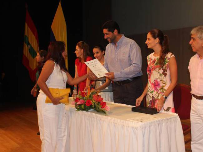 En Cartagena se graduaron mil miembros de la comunidad LGBTI con el programa &quot;Embellecer&quot;