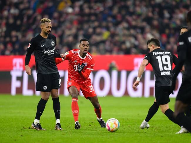 Rafael Santos Borré ante el Bayern Múnich. (Photo by Markus Gilliar - GES Sportfoto/Getty Images)