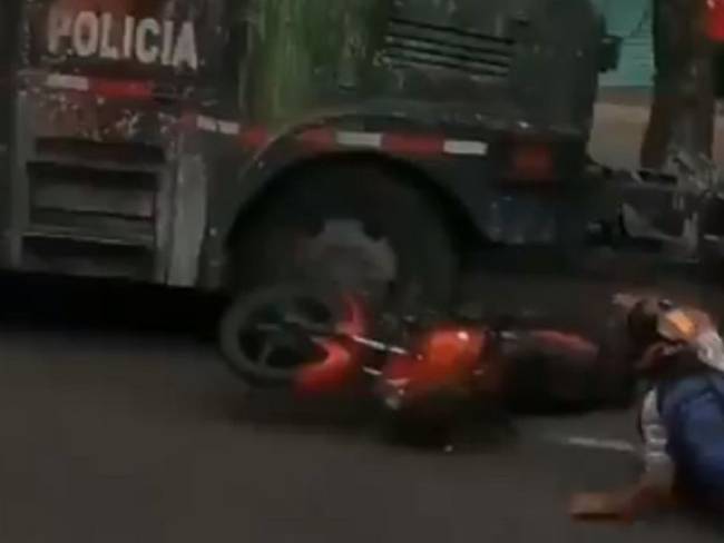Investigan lo ocurrido con tanqueta que arrolló a motociclista