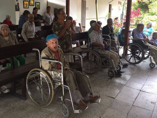 Pañalatón por los adultos mayores de Bucaramanga