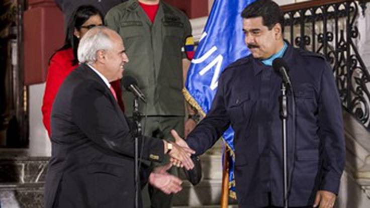 El presidente venezolano, Nicolás Maduro y el secretario general de la Unión de Naciones Suramericanas (Unasur) Ernesto Samper. Foto: EFE.