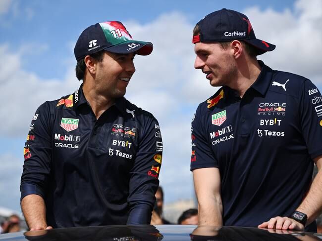 Sergio &#039;Checo&#039; Pérez y Max Verstappen. (Photo by Clive Mason - Formula 1/Formula 1 via Getty Images)