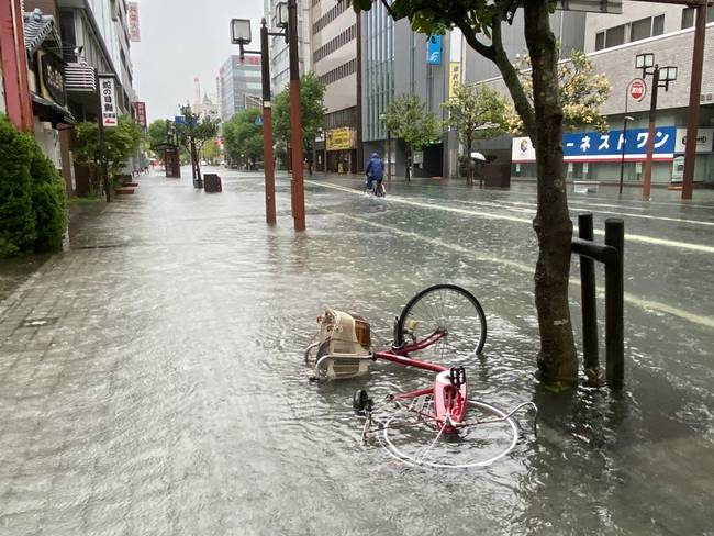 Inundaciones en Japón tras fuertes lluvias.
(Foto:    STR/JIJI PRESS/AFP via Getty Images)