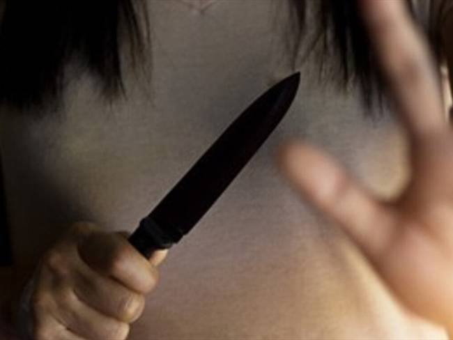 Hija agredió con un cuchillo a su padre. Foto: Getty Images