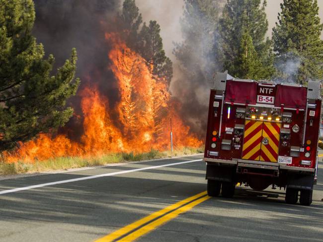 Incendio forestal en California, EE.UU..