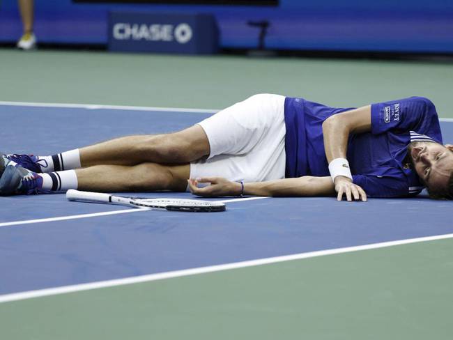 Daniil Medvedev celebra tras ganar su primer Grand Slam.