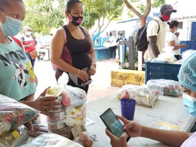 Entregan paquetes nutricionales a estudiantes del Distrito de Cartagena