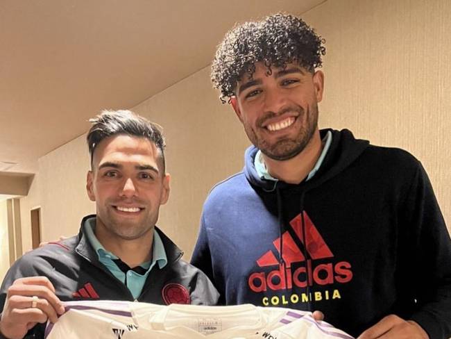 Falcao y Álvaro Montero posan con la camiseta de Millonarios / Instagram: @alvaromontero1.