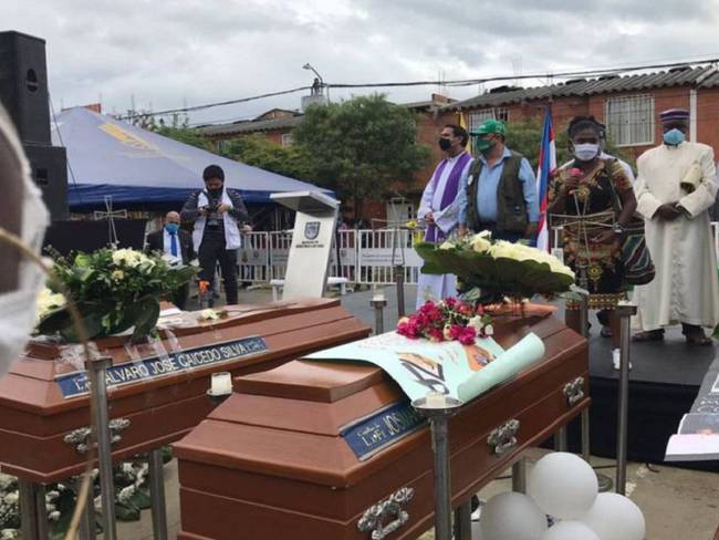 Imagen del funeral de los cinco adolescentes en Llano Verde en el 2020
