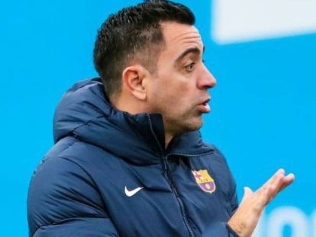 Xavi entrenando al Barcelona en 2021