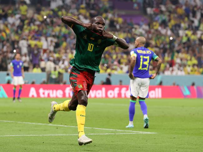 Vincent Aboubakar le dio la victoria a Camerún y se fue expulsado. (Photo by Clive Brunskill/Getty Images)
