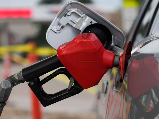 Proyecto de ley buscará bajar precio de gasolina en Colombia entre $1.500 y $2000 pesos