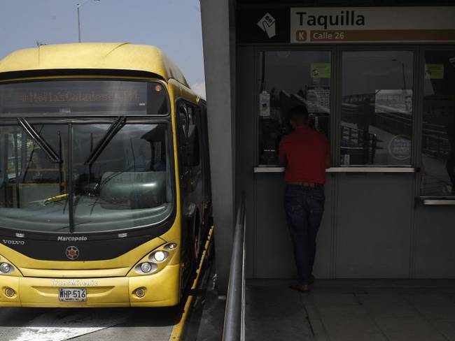Hoy los sitios más contaminados de Bogotá son estaciones y buses de TM