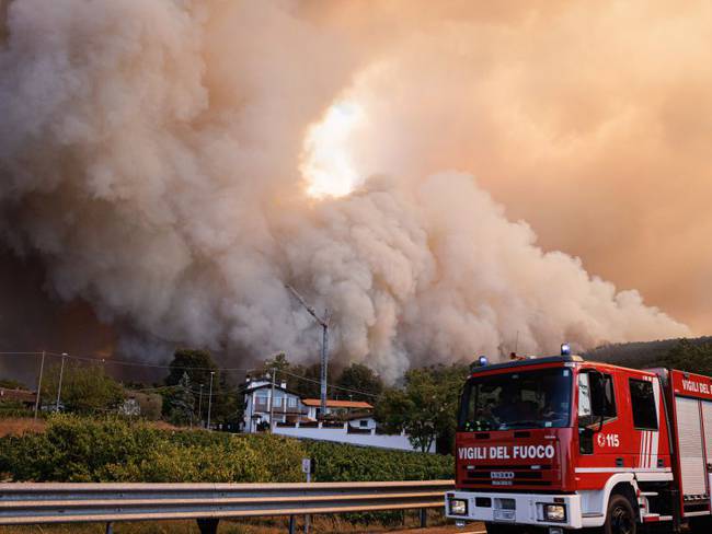 Italia vivió más de 30.000 incendios forestales en el último mes