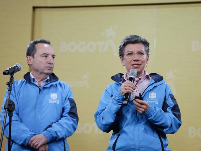 Alcaldesa de Bogotá, Claudia López, y el secretario de Salud, Alejandro Gómez. Foto: Alcaldía de Bogotá