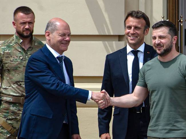 El presidente Zelenski recibe a Macron y a Scholz en Kiev. Foto: Getty