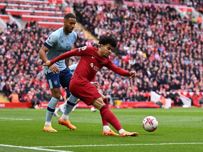 Luis Díaz durante el partido entre Liverpool y Brentford (Photo by Andrew Powell/Liverpool FC via Getty Images)