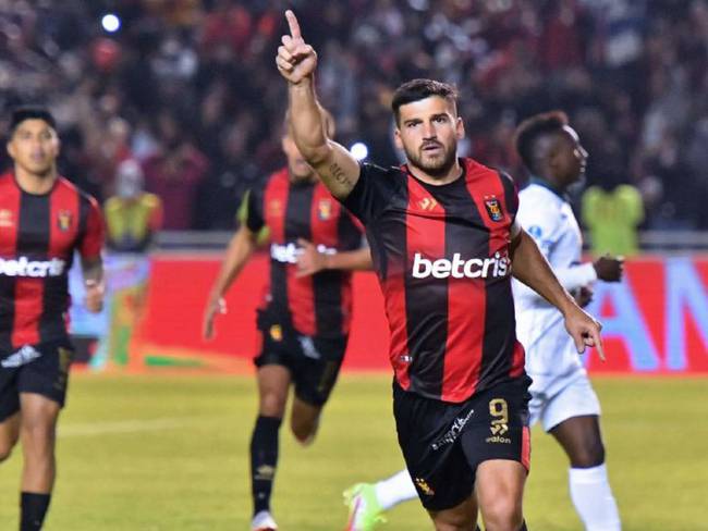 Bernardo Cuesta celebra el gol del Melgar ante Deportivo Cali