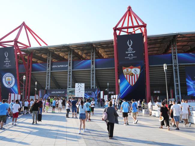 PIRAEUS, GREECE - AUGUST 16: Fans arrive at the stadium prior to the UEFA Super Cup 2023 match between Manchester City FC and Sevilla FC at Karaiskakis Stadium on August 16, 2023 in Piraeus, Greece. (Photo by Angel Martinez - UEFA/UEFA via Getty Images)