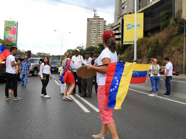 Gobierno venezolano anuncia reanudación de actividad laboral tras apagón