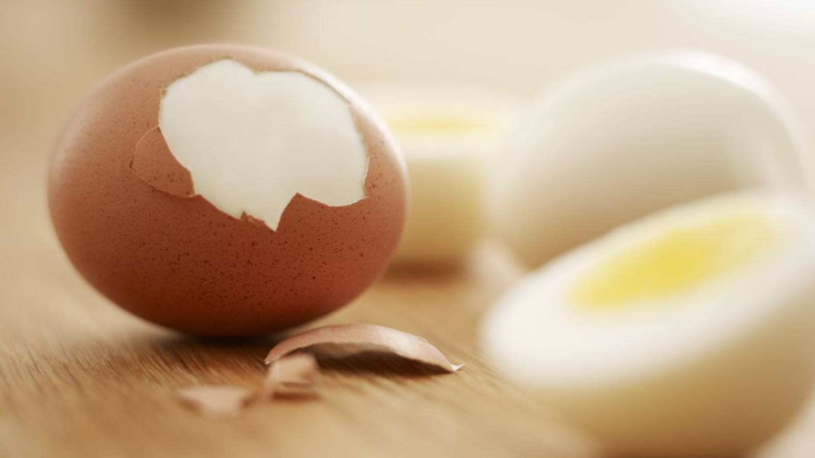 Cuánto tiempo cocer un huevo para que quede duro por fuera y líquido (o  casi) por dentro