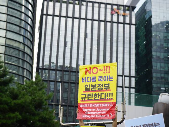 Portestas en Corea del Sur en rechazo al vertimiento de agua utilizada en los reactores nucleares de Fukushima al océano Pacífico. 
(Foto:     Liu Xu/China News Service/VCG via Getty Images)
