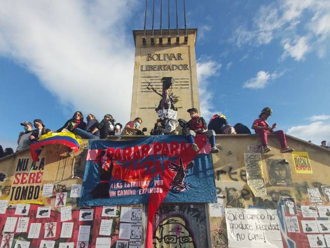 El monumento a Los Héroes se ha convertido en uno de los puntos de protesta más grande en Bogotá. 