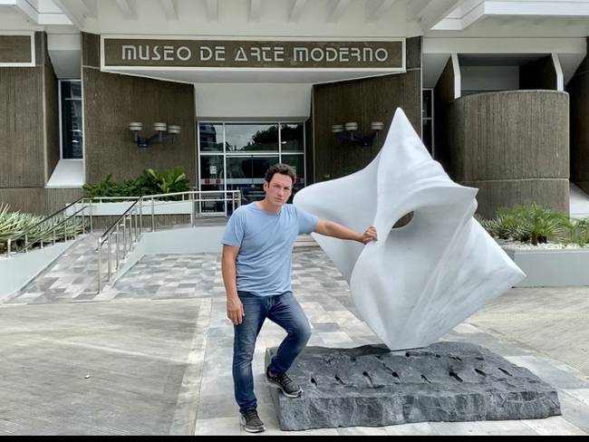 Gustavo Vélez y sus esculturas en República Dominicana