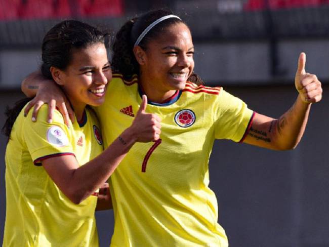 Gisela Robledo festeja uno de los cinco goles de la Selección Colombia.