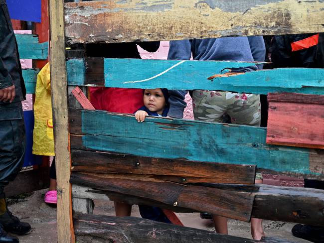 Menores de edad en medio de la pobreza. 
(Foto: ORLANDO SIERRA/AFP via Getty Images)