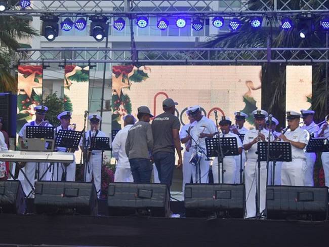 Armada participa en desfile Navidad Mar Adentro en Cartagena