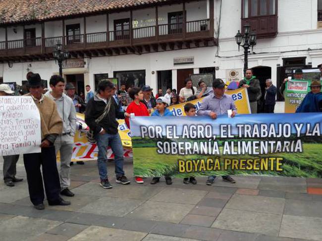 Con plantón, campesinos protestaron por la crisis agropecuaria en Boyacá