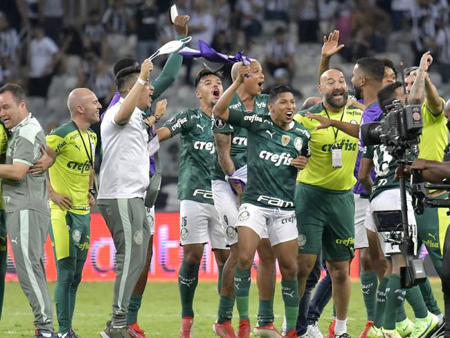 Los jugadores del Palmeiras festejan la clasificación a la final de la Copa.