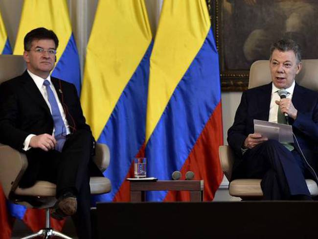 Juan Manuel Santos  durante una reunión con el presidente de la Asamblea de las Naciones Unidas, Miroslav Lajcák.