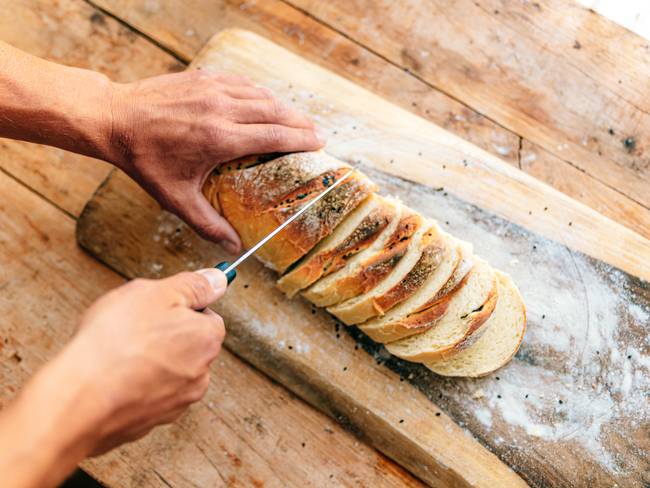 Cómo hacer pan en casa? Solo necesitará dos ingredientes y un sartén