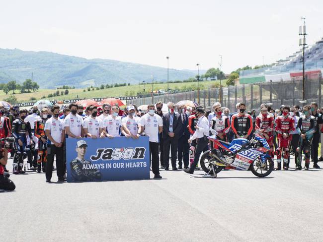 Homenaje en el Gran Premio de Italia para el piloto suizo Jason Dupasquier